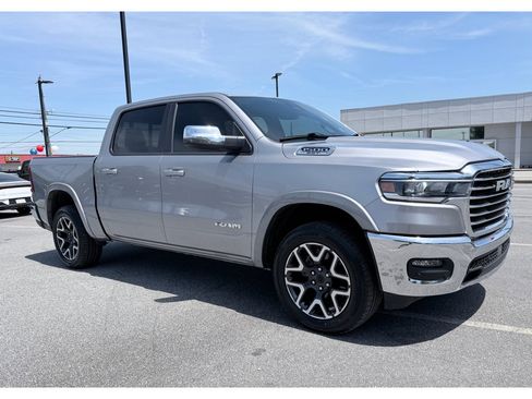 Used 2025 RAM 1500 Laramie AWD/4WD image 2