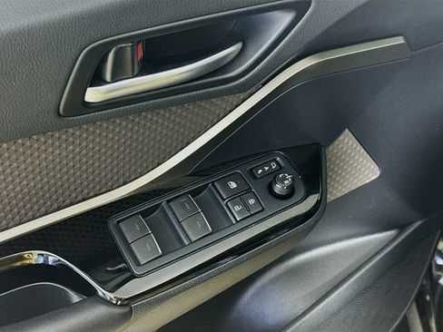 Used 2021 Toyota C-HR Limited FWD image 21