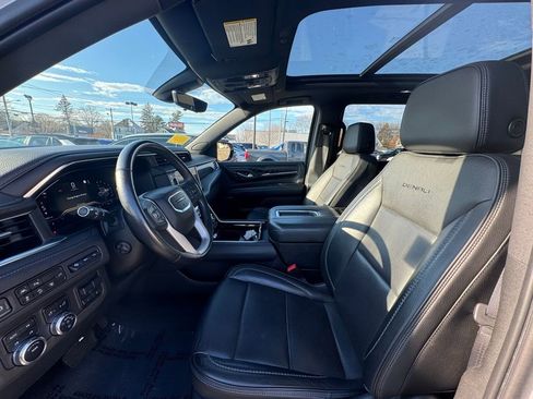 Used 2022 GMC Yukon Denali w/ Denali Premium Package image 21