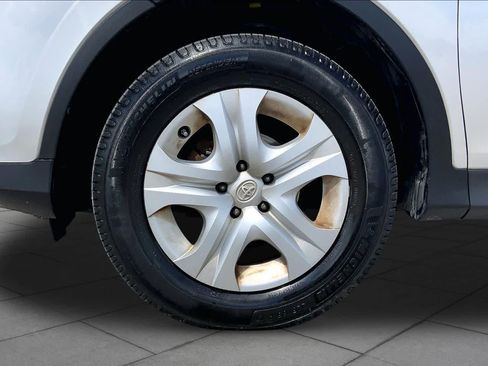 Used 2015 Toyota RAV4 LE FWD image 11