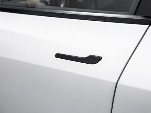 Used 2022 Tesla Model Y Long Range AWD/4WD image 37