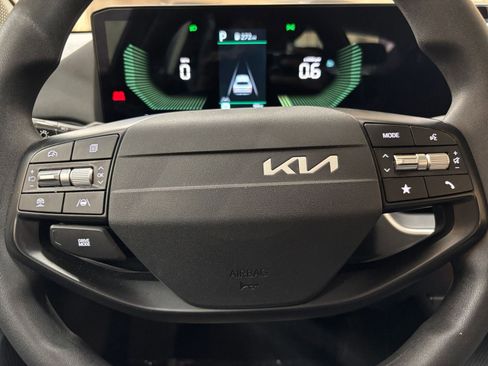Used 2025 Kia K4 LXS image 27