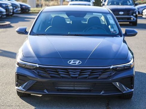 New 2026 Hyundai Elantra SE FWD image 2