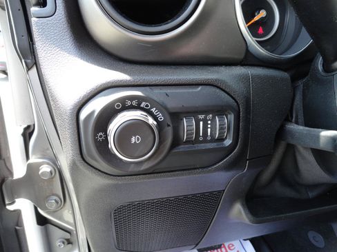 Used 2019 Jeep Wrangler Unlimited Sport S AWD/4WD image 10