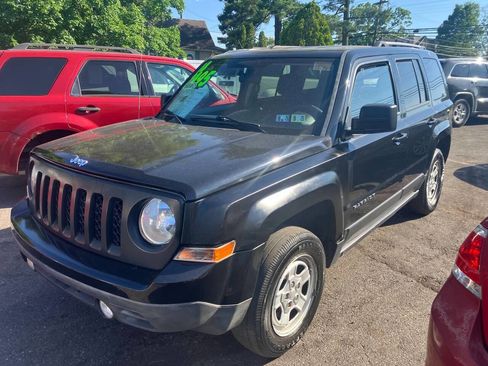 Used 2014 Jeep Patriot Sport w/ Power Value Group FWD image 3