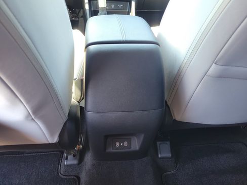 Used 2025 Hyundai Santa Cruz SE AWD/4WD image 10