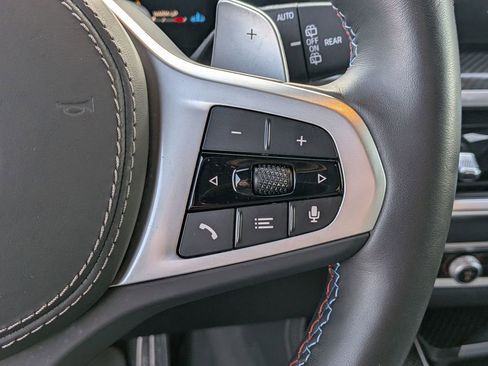 Used 2025 BMW X7 M60i w/ Climate Comfort Package image 21