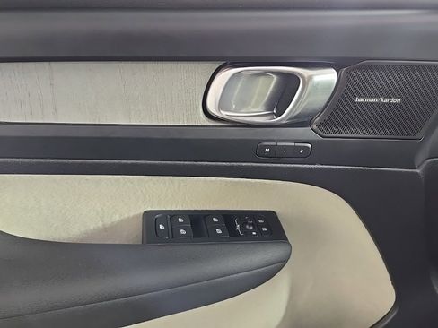 Certified 2023 Volvo XC40 B5 Ultimate w/ Climate Package image 19