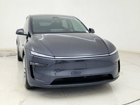 Used 2026 Tesla Model Y Long Range RWD image 2