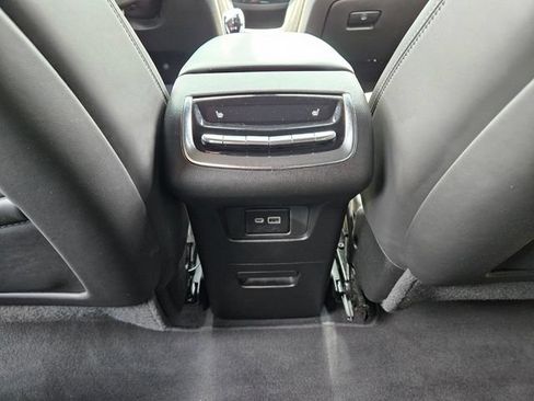 Used 2023 Cadillac XT6 Premium Luxury w/ Platinum Package AWD/4WD image 11