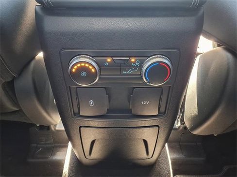 Used 2022 Ford Explorer XLT w/ Equipment Group 202A image 10