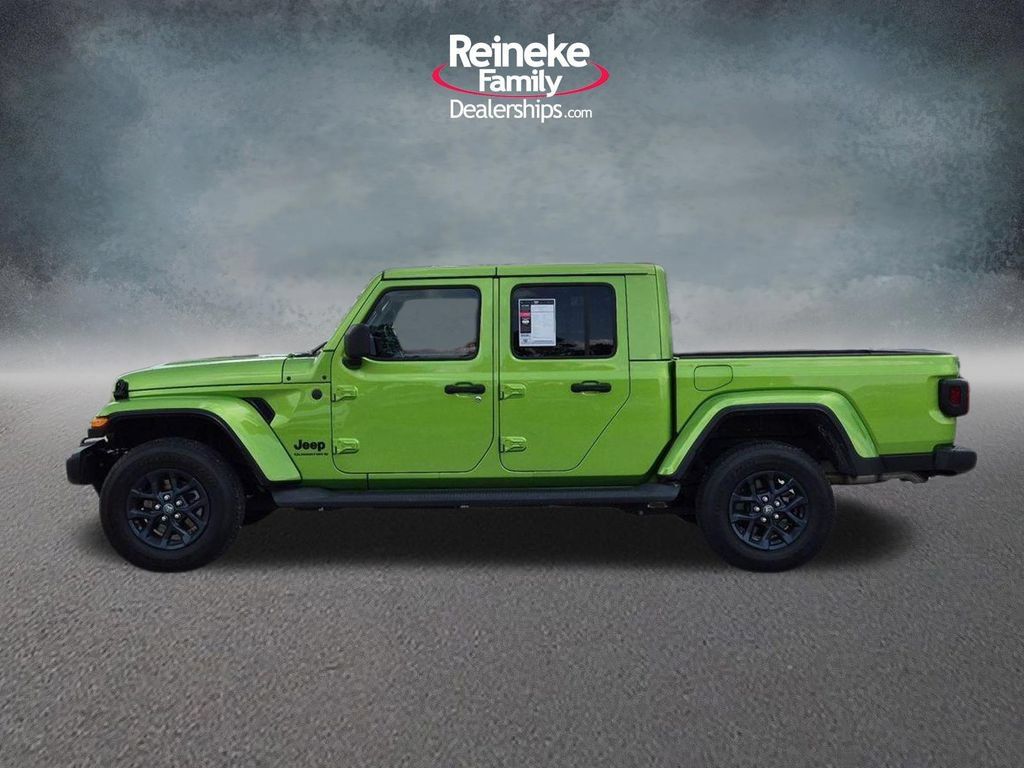 Used 2025 Jeep Gladiator Sport AWD/4WD image 9