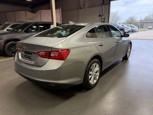 Used 2025 Chevrolet Malibu LT FWD image 2