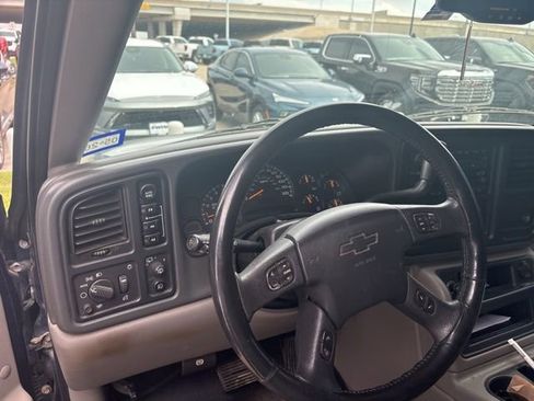 Used 2005 Chevrolet Suburban Z71 w/ Preferred Equipment Group AWD/4WD image 9