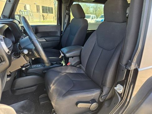 Used 2013 Jeep Wrangler Sport image 13