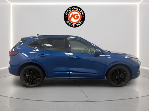 Used 2023 Ford Escape ST-Line Elite AWD/4WD image 2