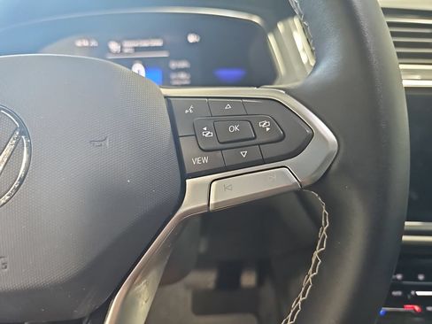 Used 2023 Volkswagen Tiguan SE w/ Panoramic Sunroof Package AWD/4WD image 17