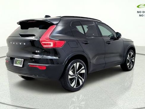 Used 2024 Volvo XC40 B5 Plus w/ Protection Package Premier AWD/4WD image 8