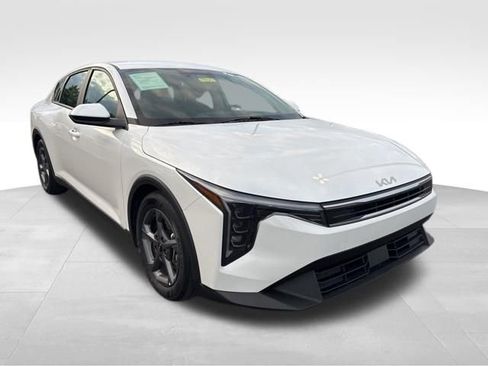 Certified 2025 Kia K4 LXS image 1