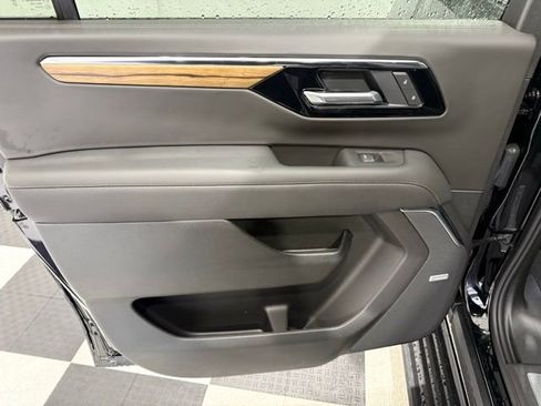 New 2026 Chevrolet Suburban High Country image 21