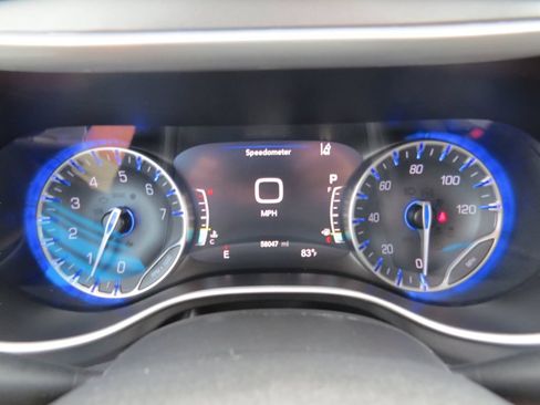 Used 2024 Chrysler Pacifica Touring-L FWD image 23