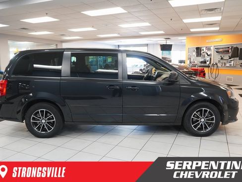 Used 2017 Dodge Grand Caravan SE image 11