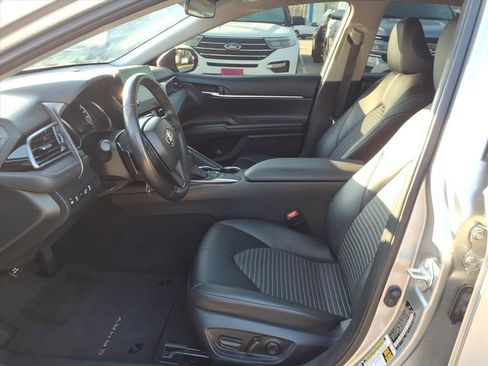 Used 2023 Toyota Camry SE image 19