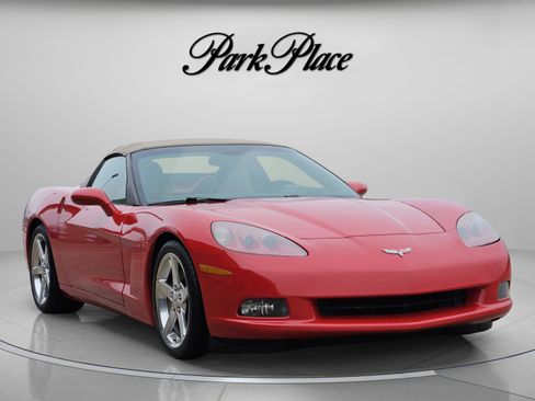 Used 2005 Chevrolet Corvette Convertible w/ Preferred Equipment Group RWD image 8