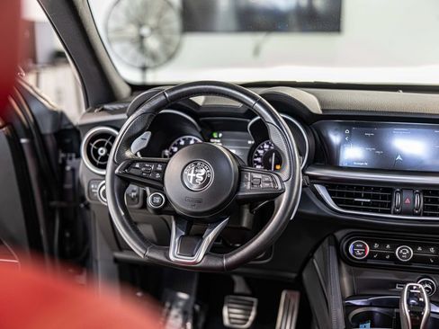 Used 2022 Alfa Romeo Stelvio Veloce AWD/4WD image 37