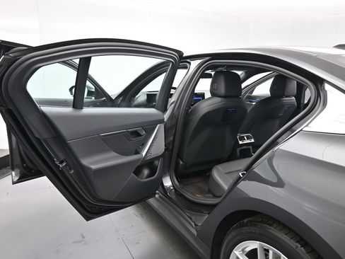 Used 2025 BMW 530i image 15