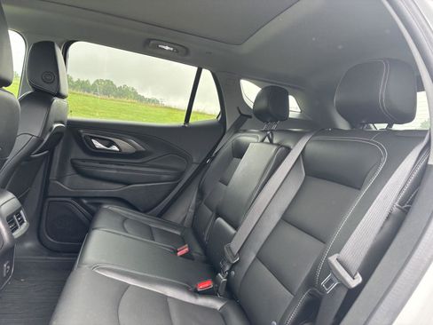 Certified 2024 GMC Terrain SLT w/ Infotainment Package II image 19