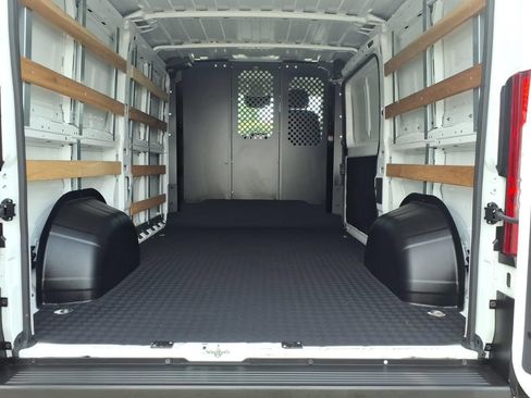 Used 2025 RAM ProMaster 2500 w/ U-Haul Equipment Group FWD image 16