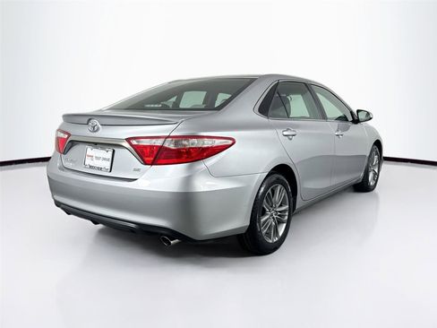 Used 2017 Toyota Camry SE image 2
