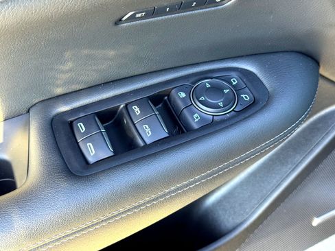 Used 2025 Cadillac XT6 Premium Luxury image 16