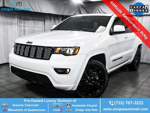 Used 2021 Jeep Grand Cherokee Laredo X image 1