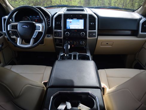 Used 2017 Ford F150 Lariat image 8