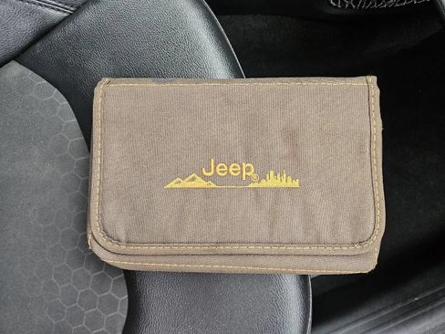 Used 2018 Jeep Compass Latitude AWD/4WD image 20