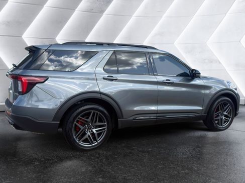 Used 2025 Ford Explorer ST AWD/4WD image 5