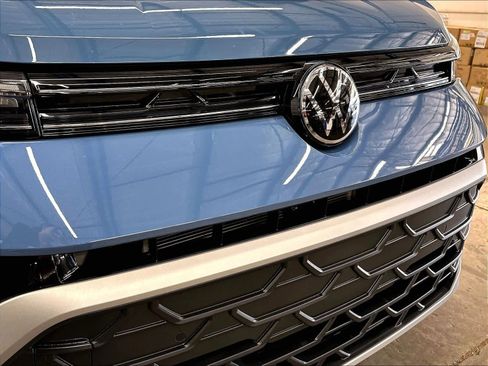 Used 2025 Volkswagen Taos SE w/ Panoramic Sunroof Package AWD/4WD image 36