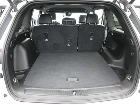 Used 2023 Jeep Grand Cherokee Altitude image 17