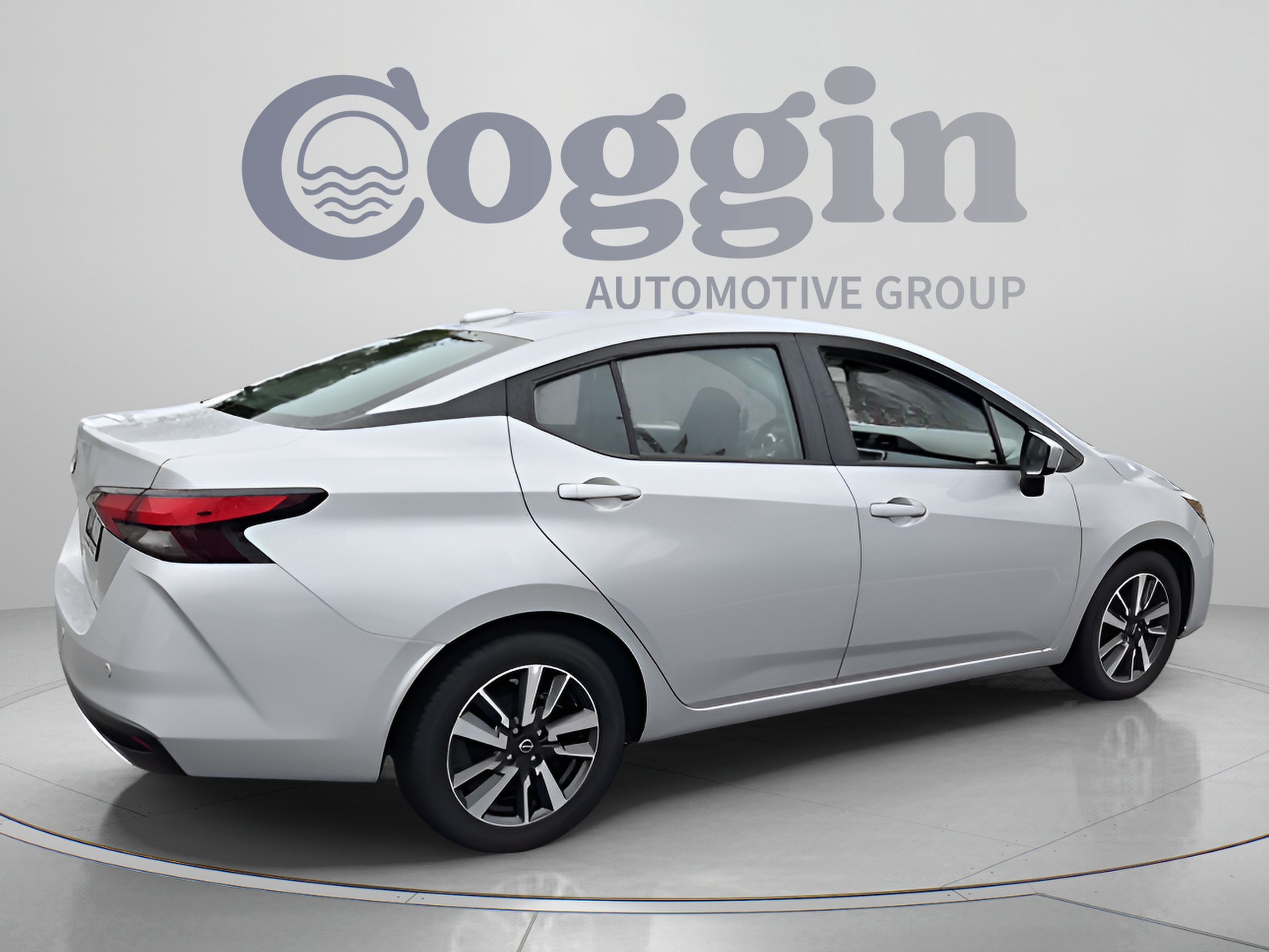 Used 2025 Nissan Versa SV FWD image 5