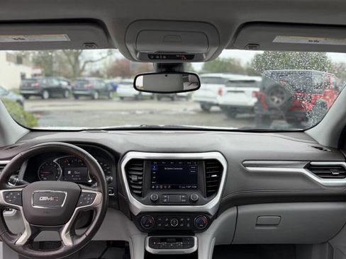 Used 2020 GMC Acadia SLT w/ Premium Package image 8