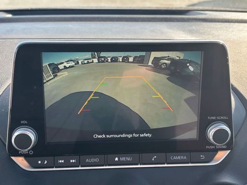 Used 2025 Nissan Sentra SV image 17