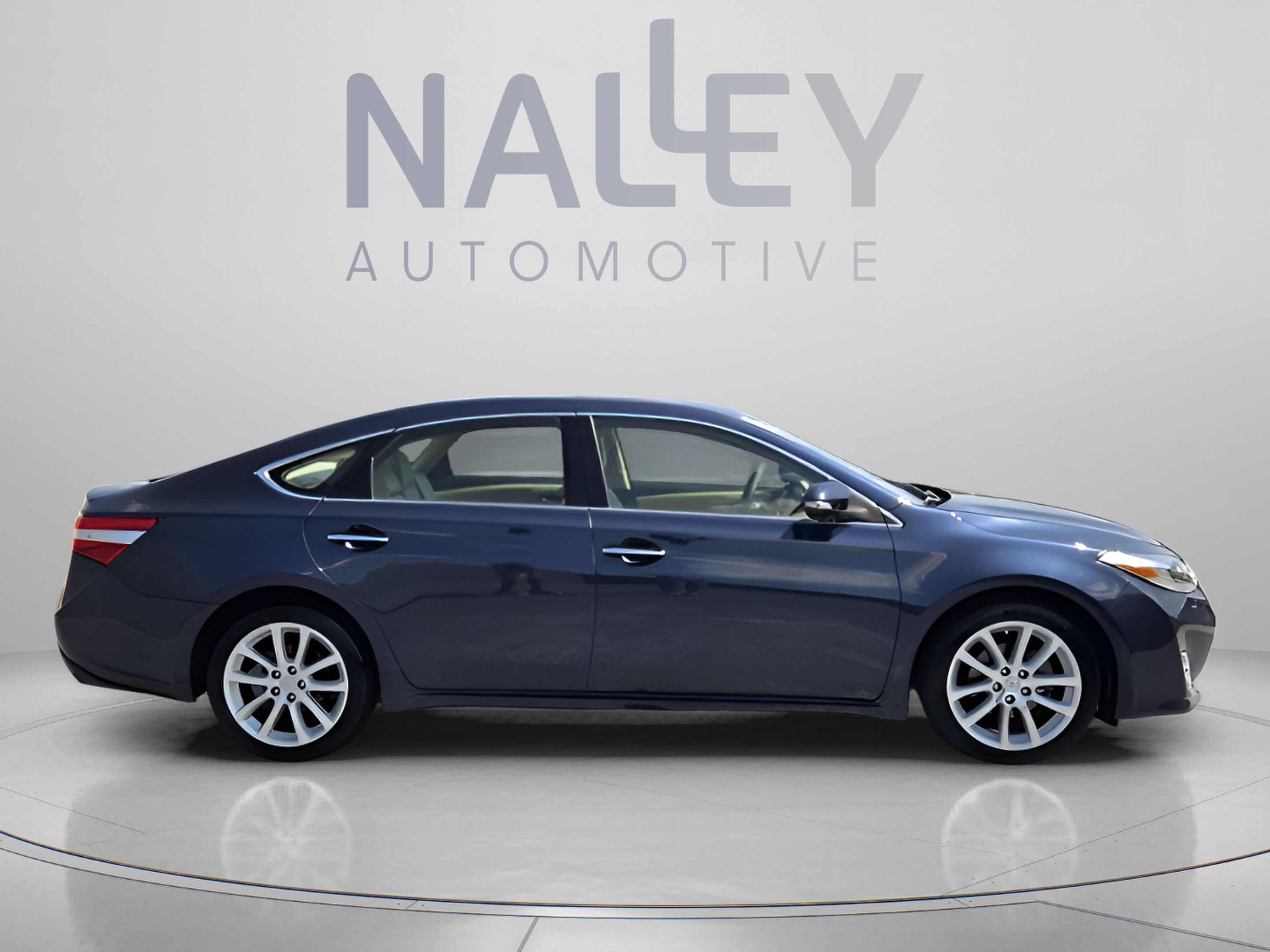 Used 2015 Toyota Avalon Limited FWD image 6
