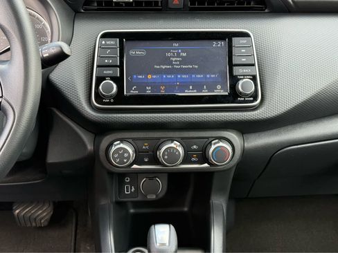 Used 2025 Nissan Kicks Play S image 16