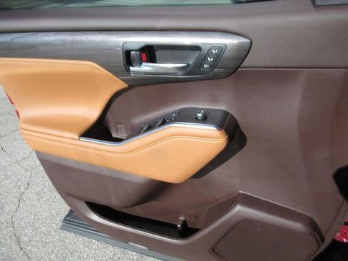 Used 2022 Toyota Highlander Platinum image 27