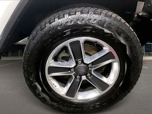 Used 2019 Jeep Wrangler Unlimited Sahara w/ Cold Weather Group image 34