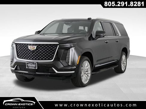 Used 2025 Cadillac Escalade ESV Premium Luxury RWD image 3
