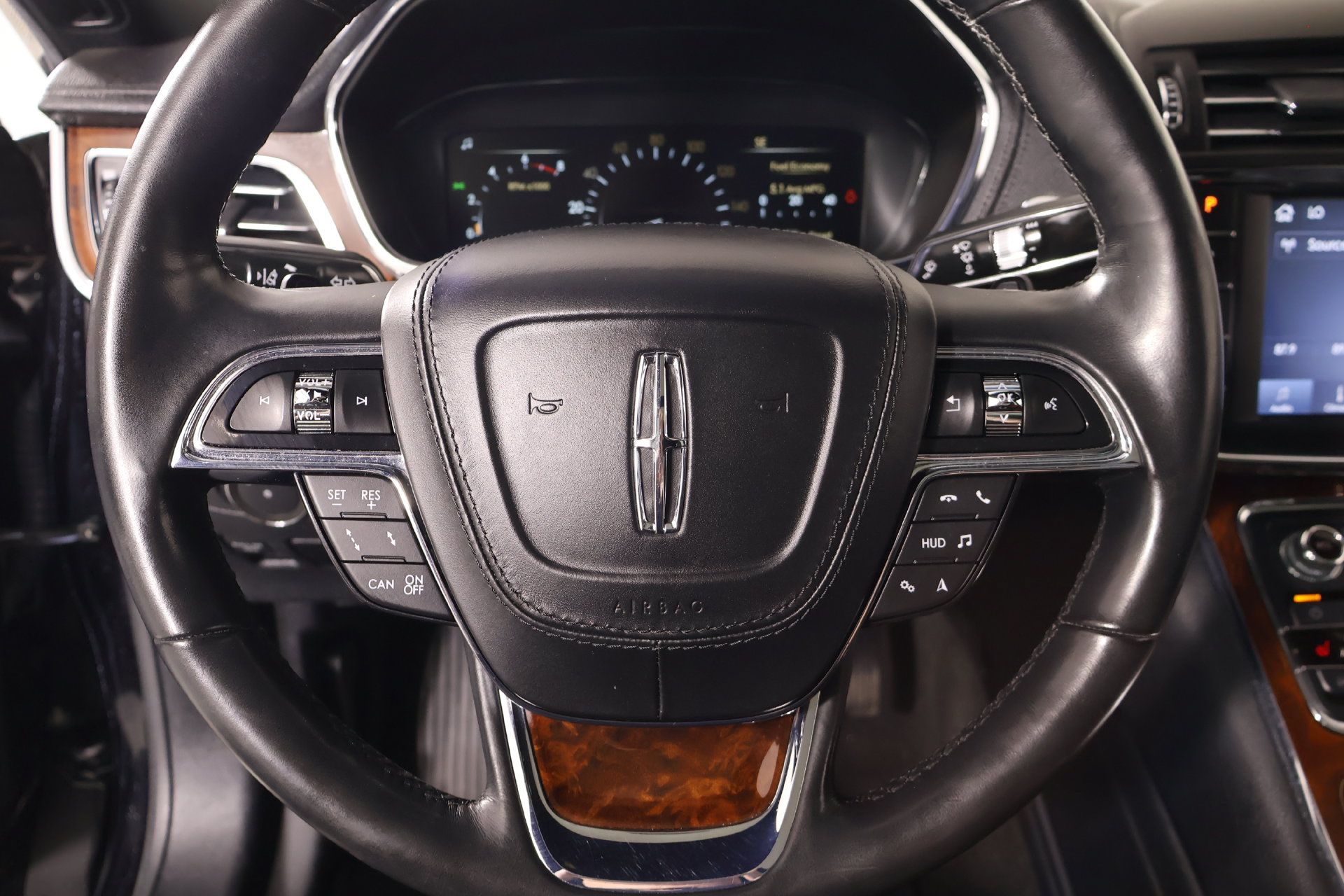 Used 2020 Lincoln Continental Reserve FWD image 3