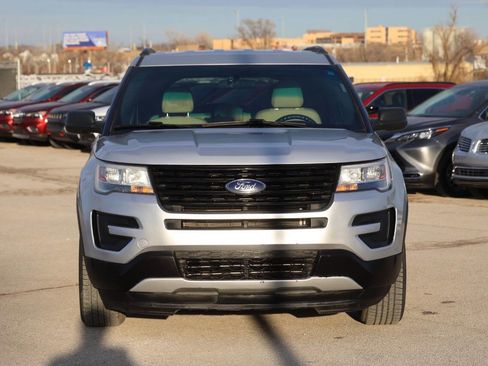 Used 2016 Ford Explorer 4WD image 2